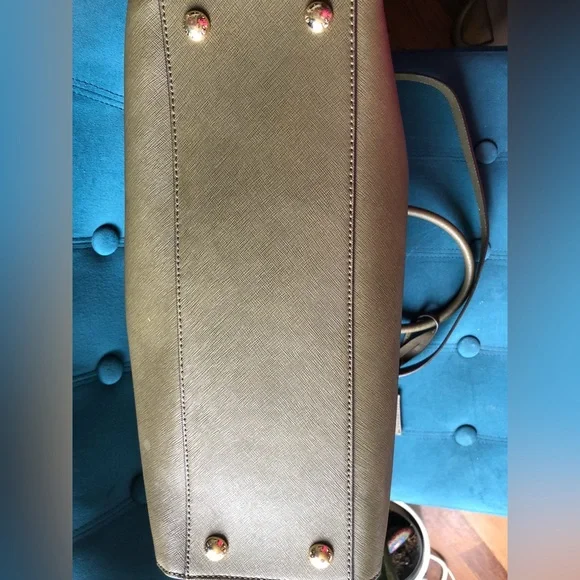 Michael Kors Large Saffiano Hamilton Tote-Olive Green - Picture 6 of 9